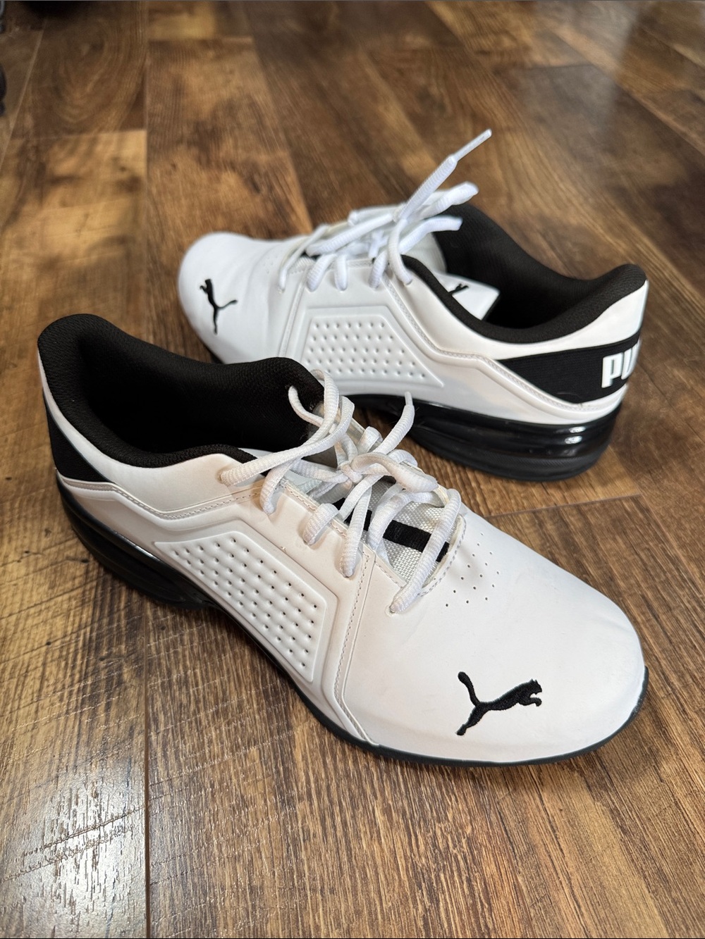 Puma Men's White and Black Low-Top Athletic Sneakers
